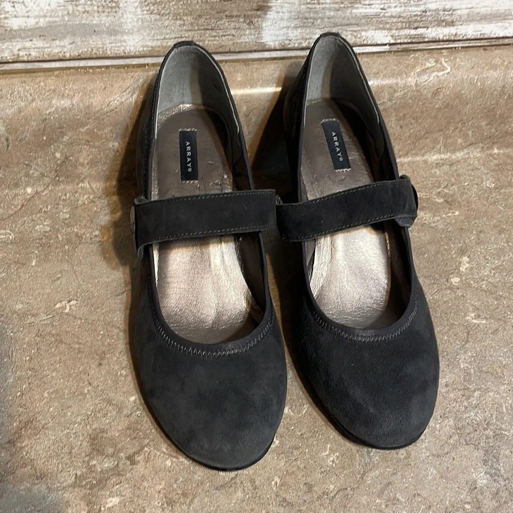Array Size 9 M Black Mary Jane Heels - Picture 3 of 10
